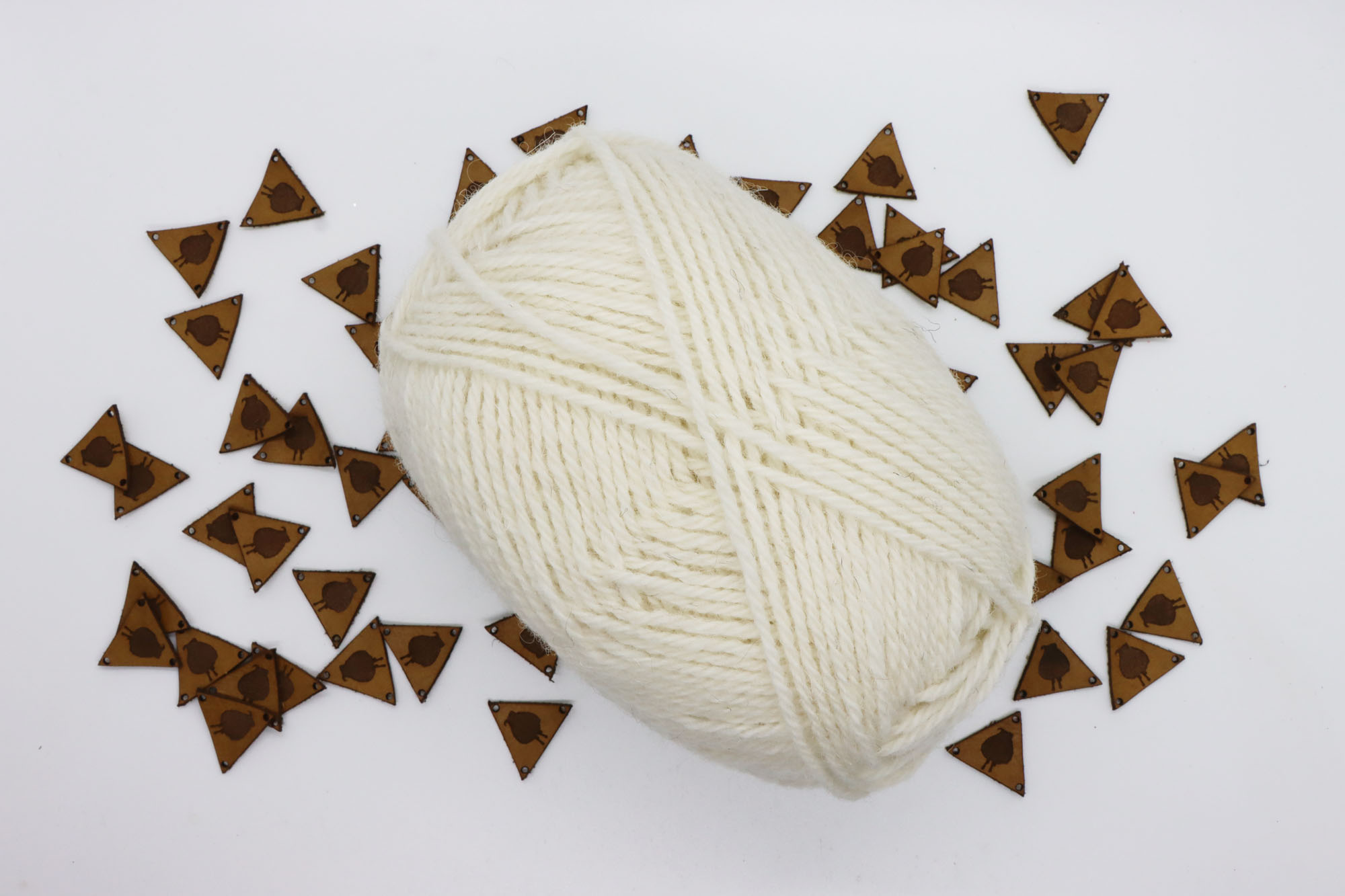 white aran knitting yarn