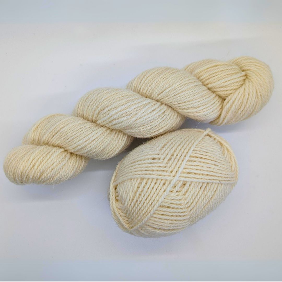 White Aran Knitting Yarn (HebTex Worsted Spun) The Angry Triangle